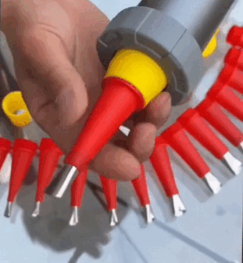 Kit di attrezzi con ugello integrato