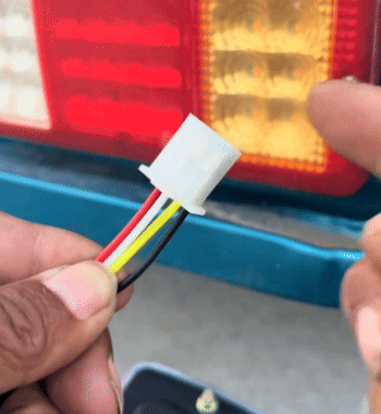 🚚 Fanale Posteriore LED Dinamico 12V-24V – Più Sicurezza per Rimorchi, Camper e Caravan