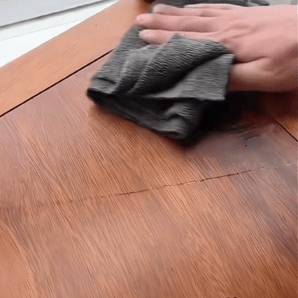 Cera d’api per la manutenzione del legno