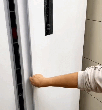 Contenitore portaoggetti per la porta del frigorifero