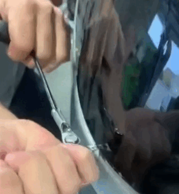 Strumento per la Rimozione del Parabrezza dell’Auto