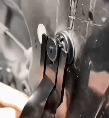 Pinza per la rimozione delle clip dei pannelli