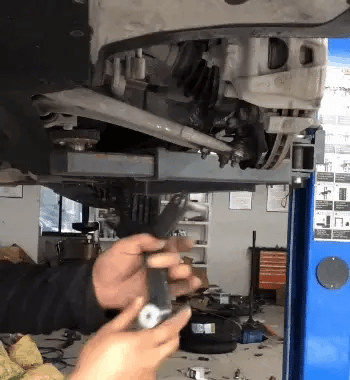 Strumento di leva per braccio di controllo inferiore