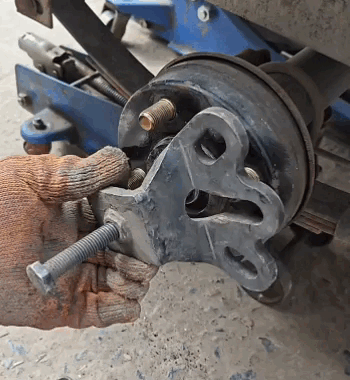 Estrattore per tamburi dei freni in metallo