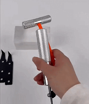 Strumento per la rimozione del parabrezza dell'auto