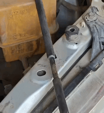 Fermo per asta di supporto cofano