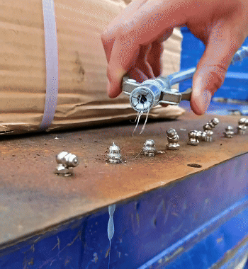 Accoppiatore per pistola ingrassatrice ad alta pressione