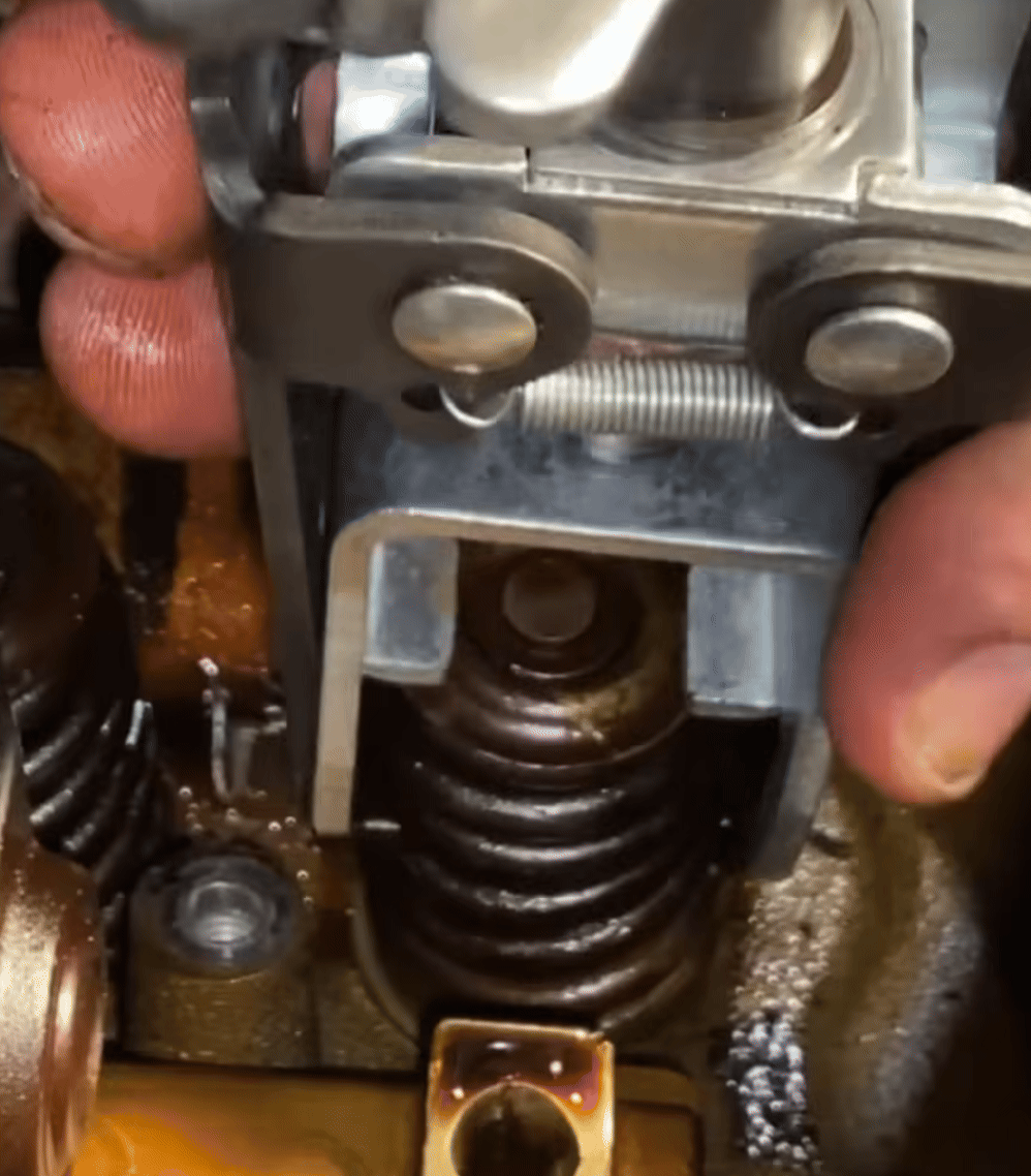 Compressore regolabile per molle valvole motore