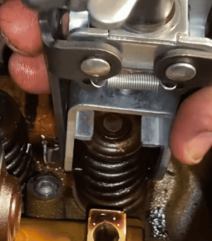Compressore regolabile per molle valvole motore