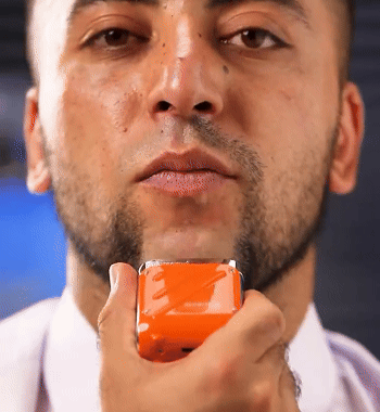 Rasoio elettrico portatile con doppio anello di lame