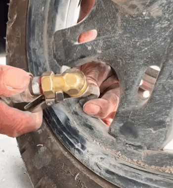 Ugello Gonfiagomme con Bloccaggio a Aria