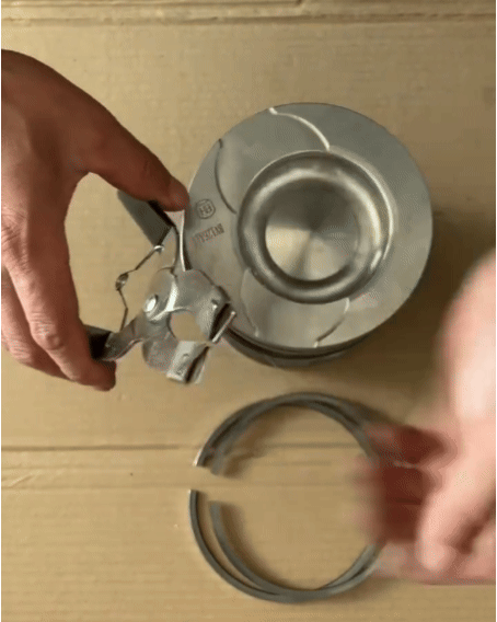 Pinza per Montaggio e Rimozione Fasce Elastiche del Pistone