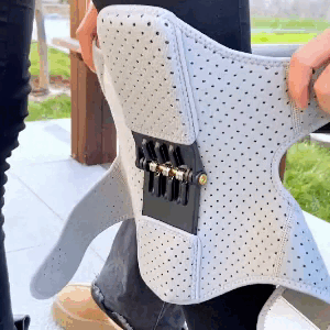 Protezione regolabile per le ginocchia