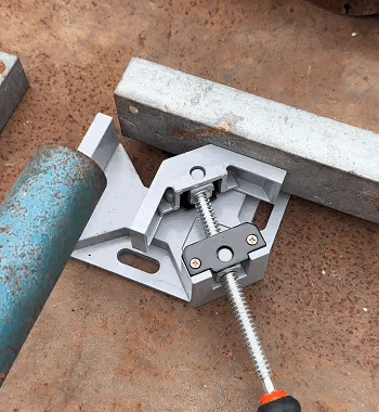 Morsetto angolare a 90° robusto