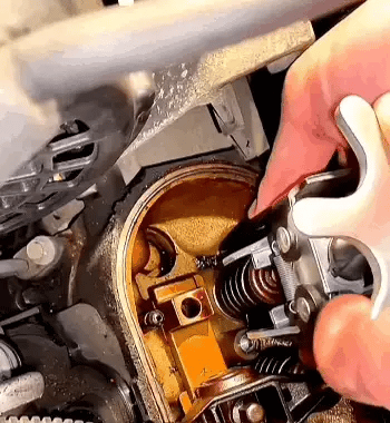 Compressore per molle valvole motore