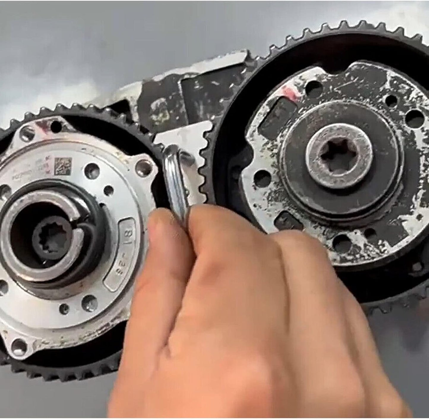 Strumento di fissaggio della puleggia della cinghia