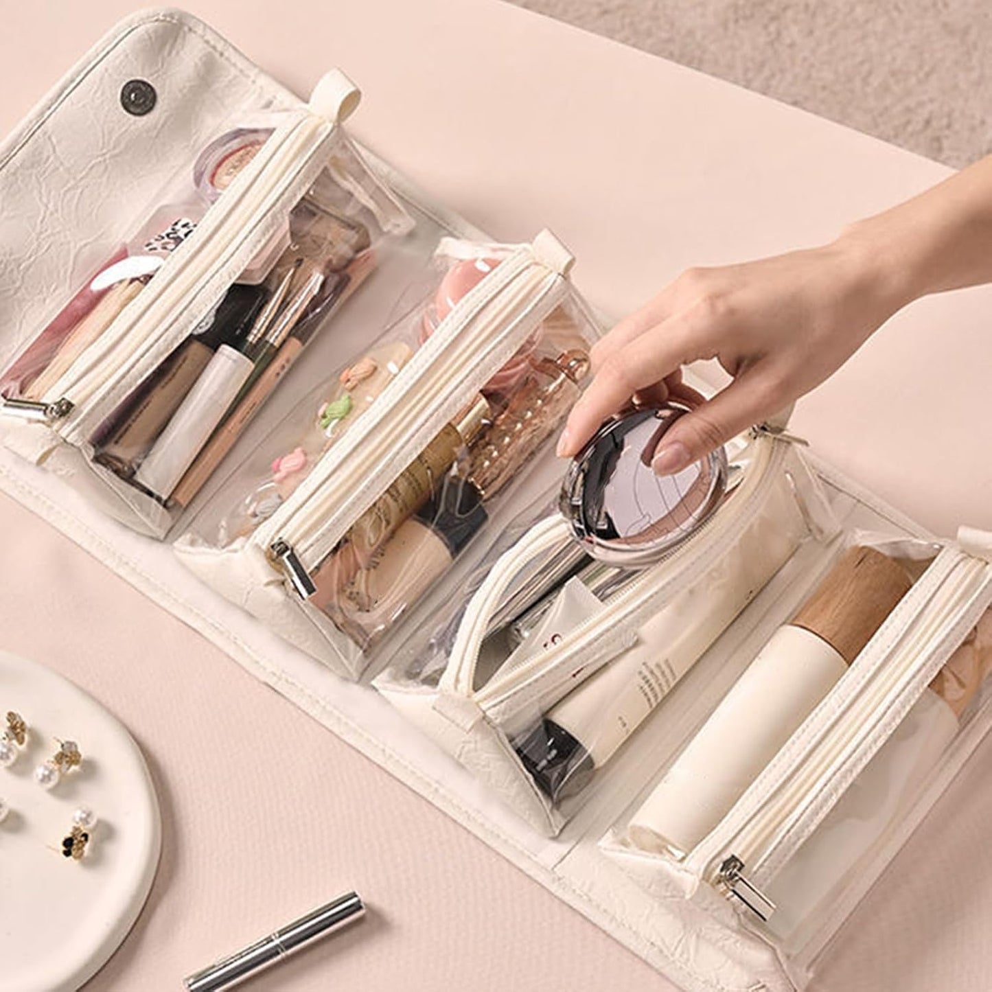 BORSA COSMETICA ARROTOLABILE IN PELLE