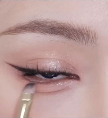 ✨ Eyeliner Liquido di Precisione – Impermeabile, Resistente alle Sbavature, Punta Micro-Fine