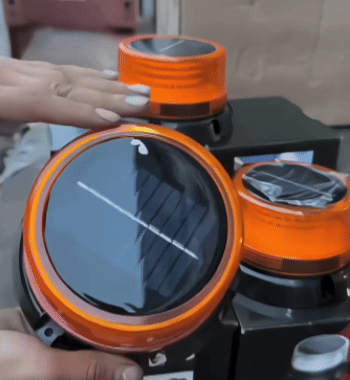 Lampeggiante solare impermeabile con base magnetica