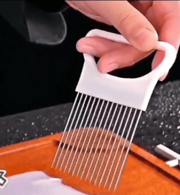 Strumento per tagliare i calamari a forma di fiore