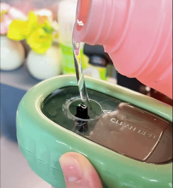 Spazzola Multifunzionale 2-in-1 con Dispenser di Sapone Integrato
