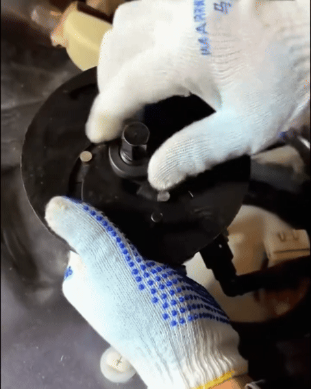 🔧Chiave a 3 ganasce per tappo carburante