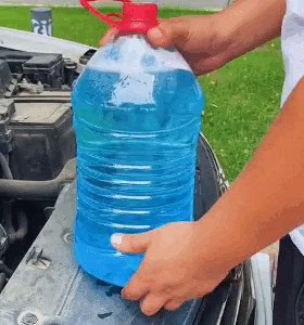 Detergente effervescente per vetri auto