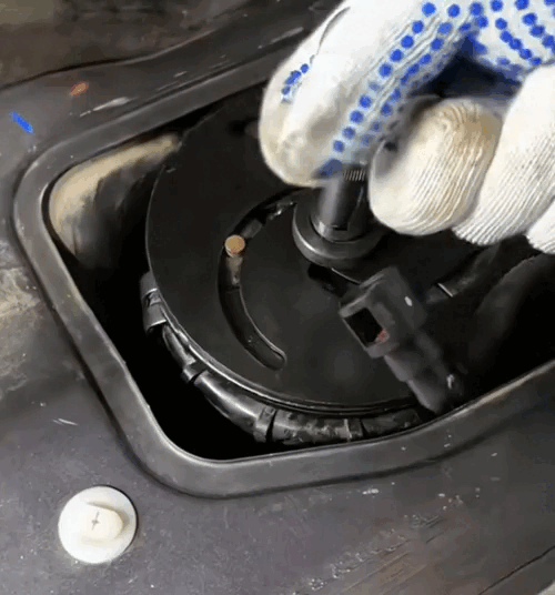 Chiave a 3 griffe regolabile per carburante