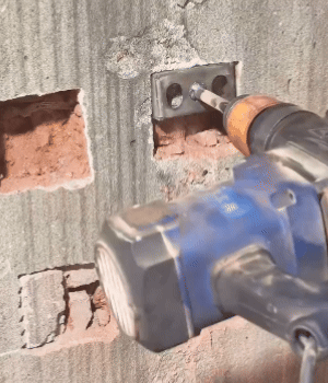 Utensile per apertura scatole elettriche da incasso