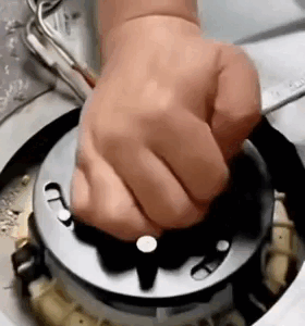 Chiave per tappo del serbatoio carburante dell'auto