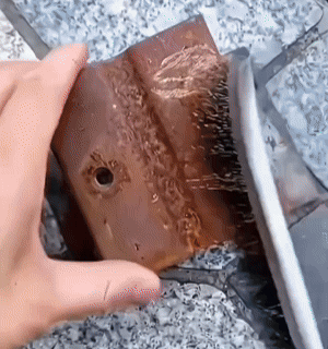 Spazzola metallica per la pulizia della ruggine