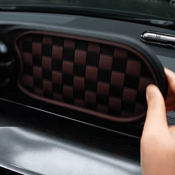 Tappetino antiscivolo multifunzione per auto