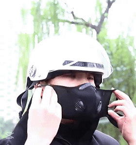 Mascherina con valvole respiratorie