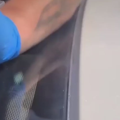 Strumento per la rimozione del parabrezza dell'auto